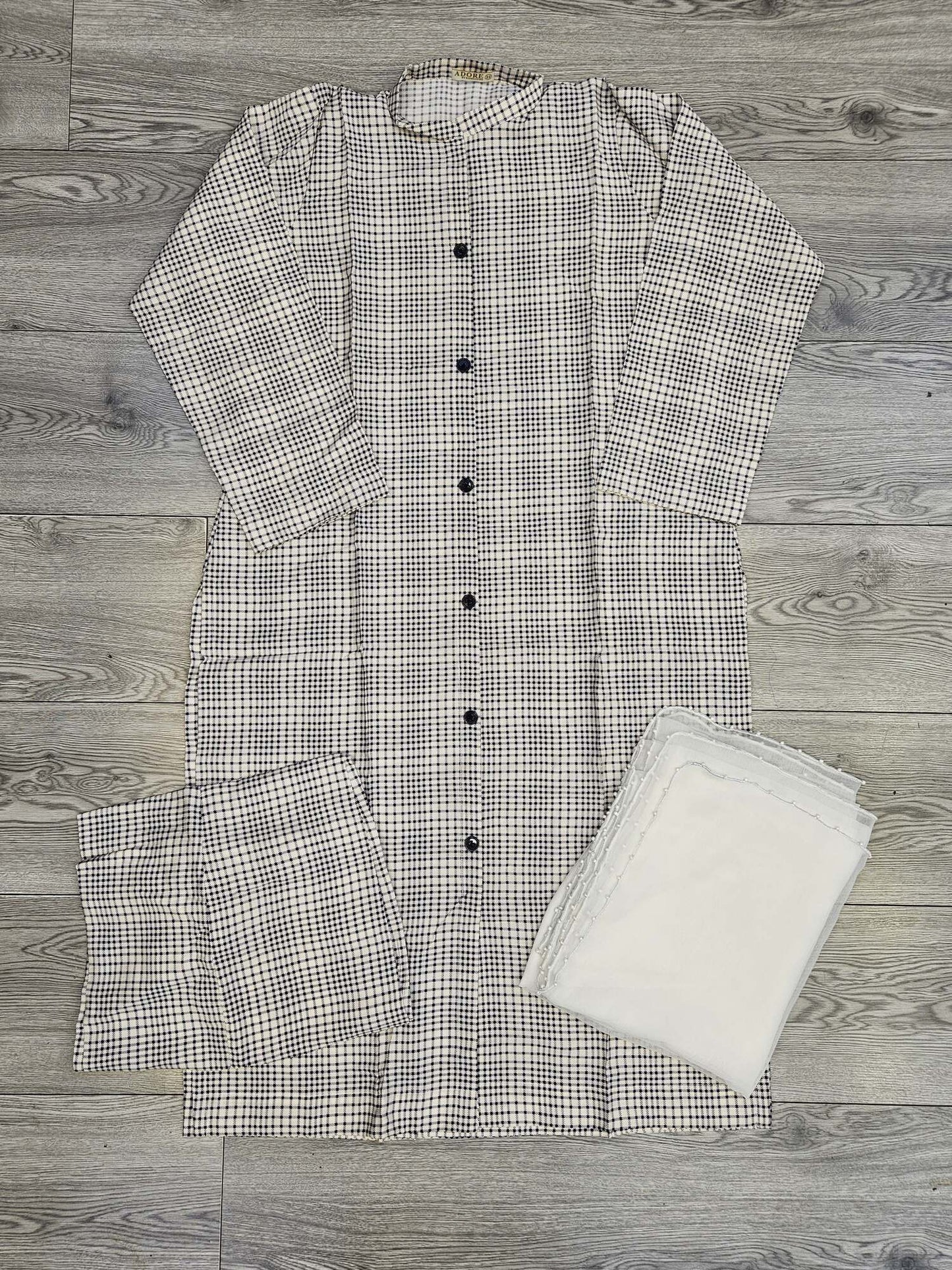 Chequered print white and navy blue