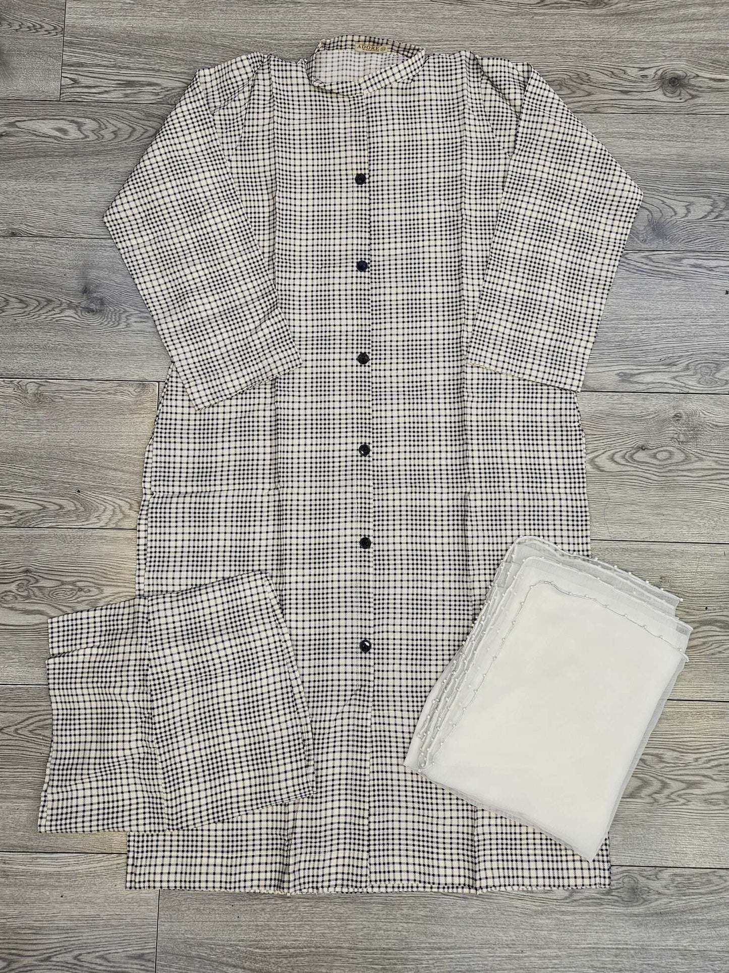 Chequered print white and navy blue