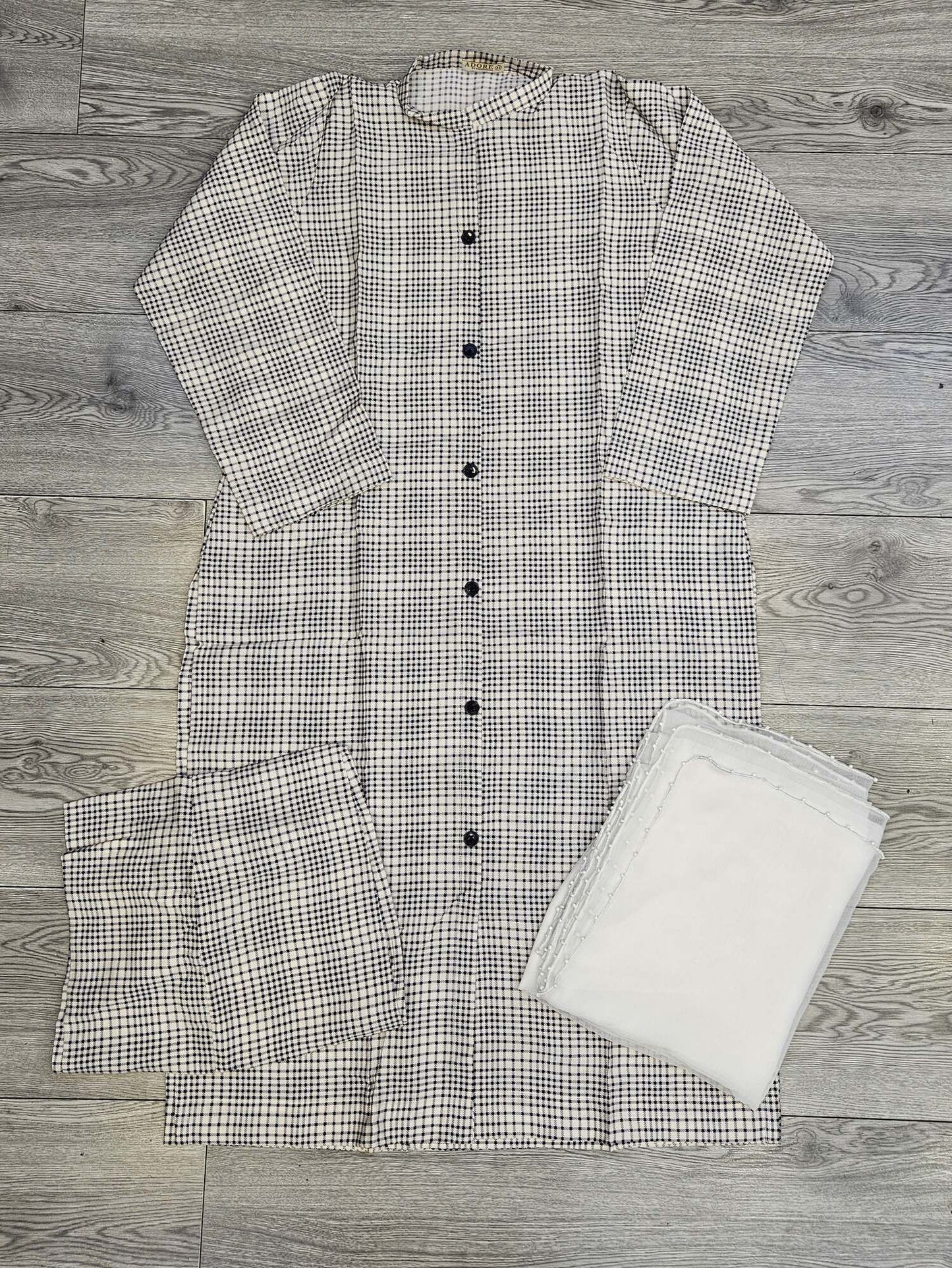 Chequered print white and navy blue