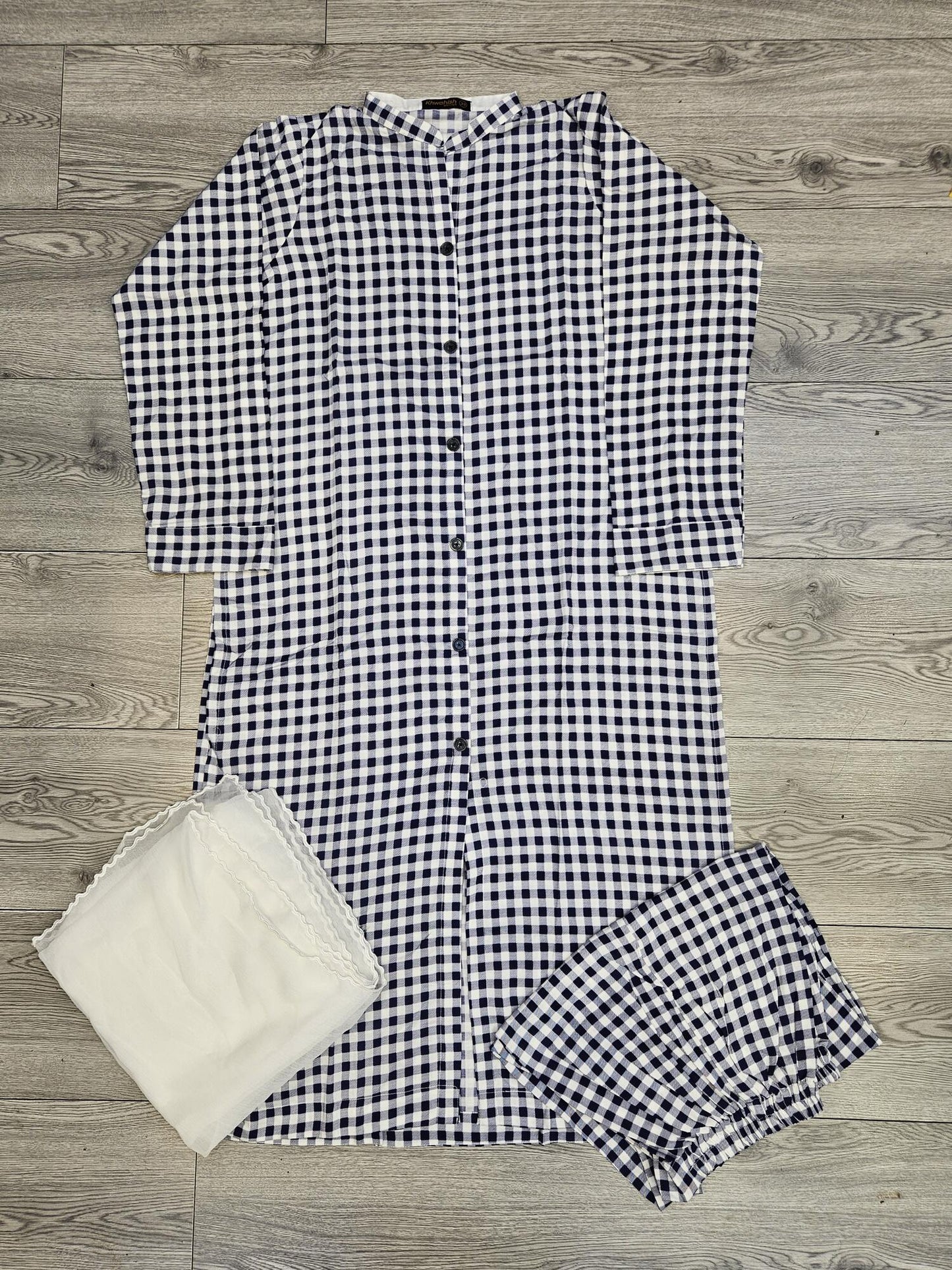 Chequered print white and navy blue