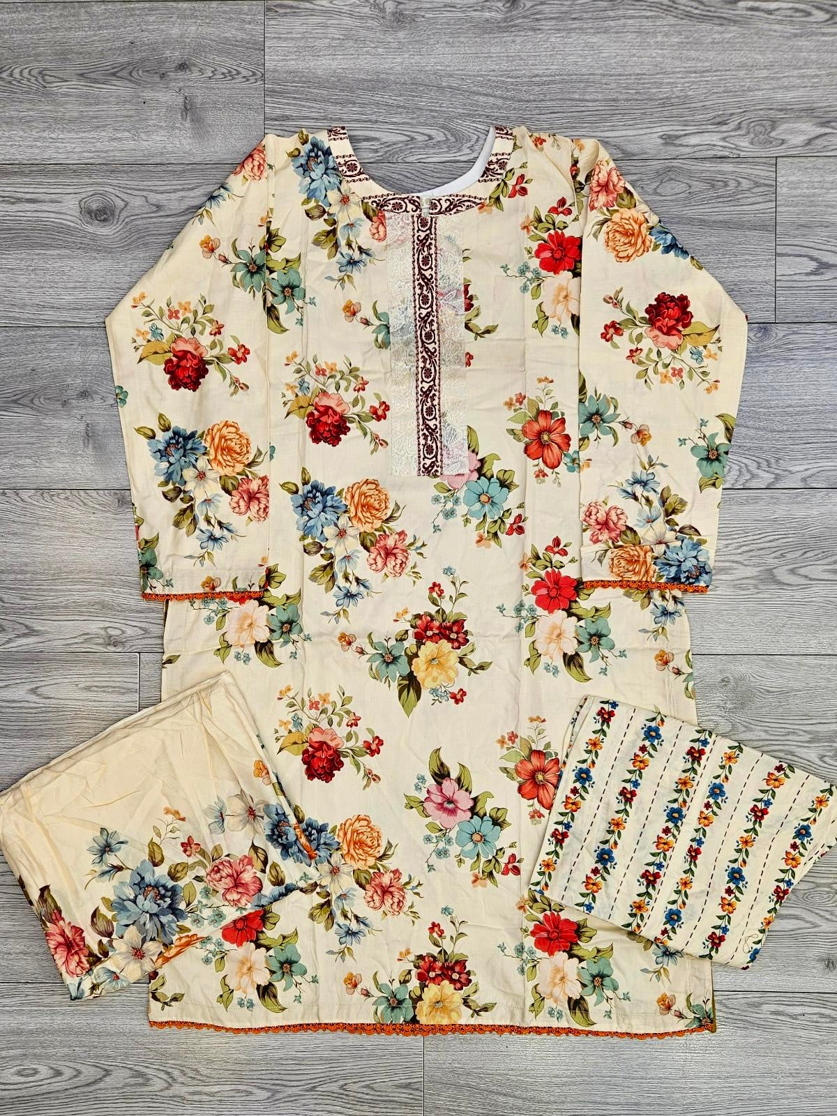 Sana Safinaz H243-14A white colour digital floral printed