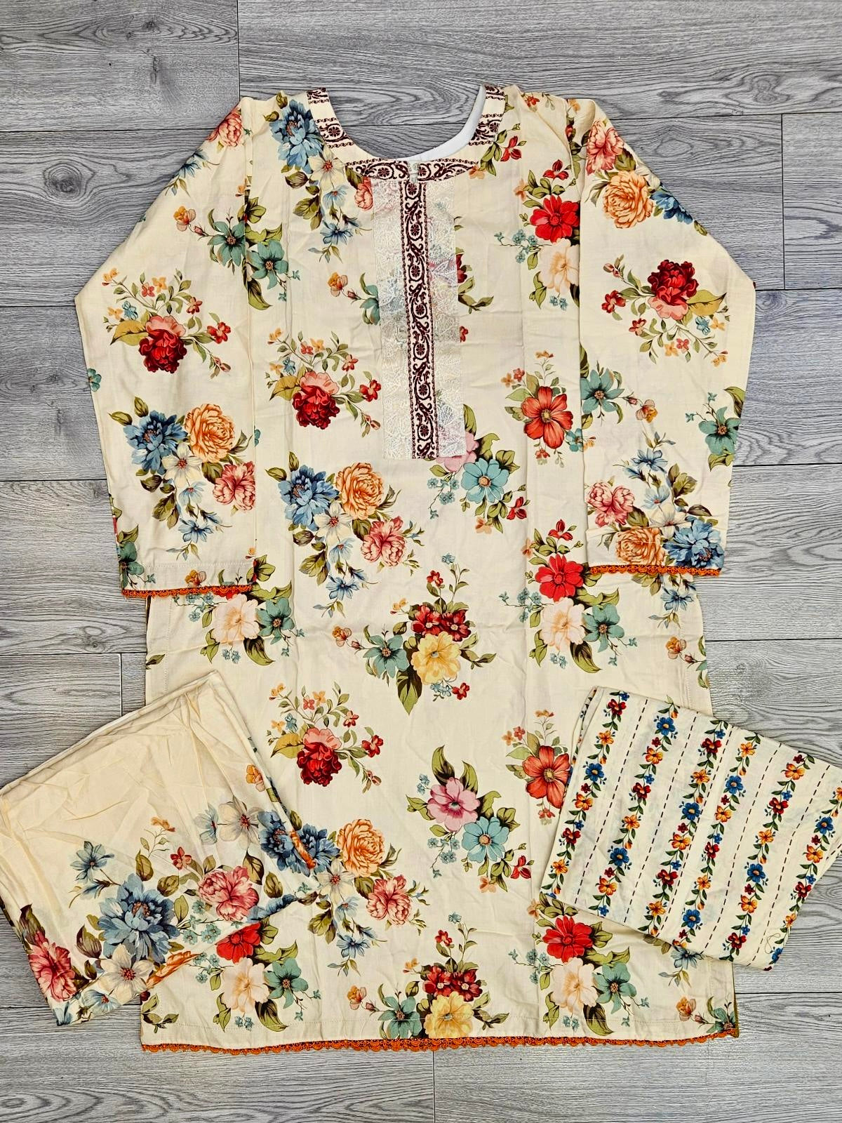 Sana Safinaz H243-14A white colour digital floral printed