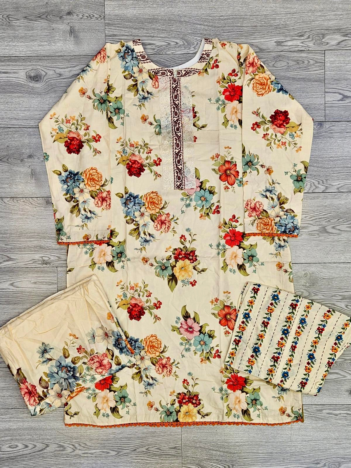 Sana Safinaz H243-14A white colour digital floral printed